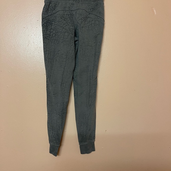 Lululemon Warm Down Jogger Next To New Condition - Picture 5 of 6